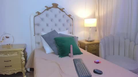 miss vivienne online show from 11-26-25, 03:51