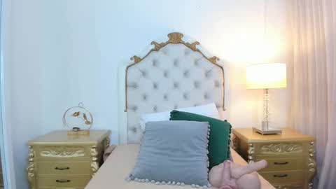 miss vivienne online show from 12-04-25, 03:05