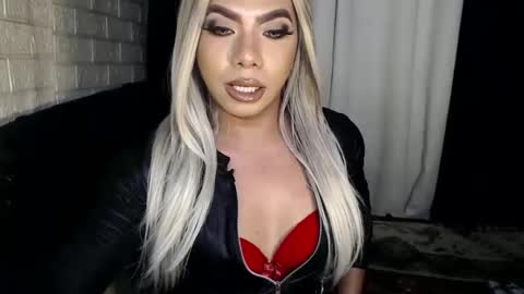 Snapshot of missaira69 chatting on 02-22-25, 12:16 AIRA online show from 02-22-25, 12:16