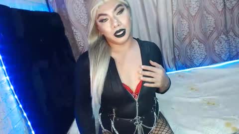 Snapshot of missaira69 chatting on 10-27-25, 02:04 AIRA online show from 10-27-25, 02:04