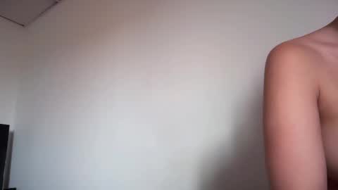 Snapshot of missameliah chatting on 09-26-25, 01:04 Ameliahs online show from 09-26-25, 01:04