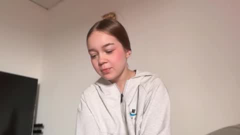 Snapshot of missameliah chatting on 10-03-25, 03:31 Ameliahs online show from 10-03-25, 03:31