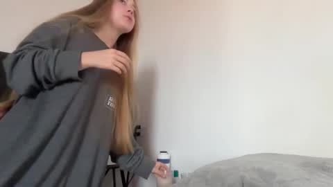 Snapshot of missameliah chatting on 10-24-25, 12:56 Ameliahs online show from 10-24-25, 12:56