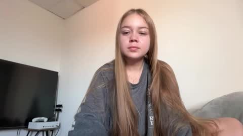 Snapshot of missameliah chatting on 10-28-25, 12:41 Ameliahs online show from 10-28-25, 12:41