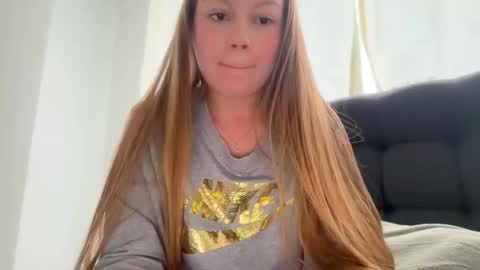 Snapshot of missameliah chatting on 02-18-26, 12:01 Ameliahs online show from 02-18-26, 12:01