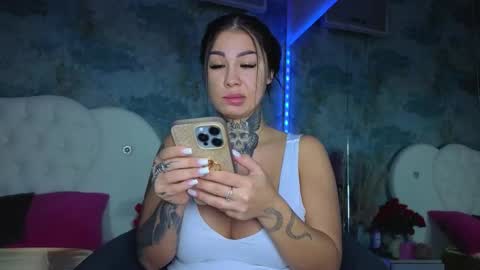 Snapshot of missangellxx chatting on 10-06-25, 10:02 missangellxx online show from 10-06-25, 10:02