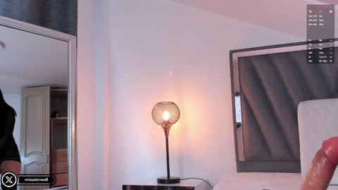 Snapshot of missatenea2 chatting on 02-20-25, 04:57 Laura online show from 02-20-25, 04:57