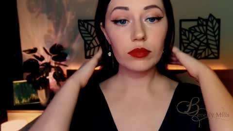 Snapshot of missbeverlymills chatting on 12-13-24, 05:54 The divine Beverly online show from 12-13-24, 05:54