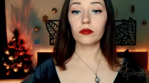 Snapshot of missbeverlymills chatting on 12-19-24, 09:28 The divine Beverly online show from 12-19-24, 09:28