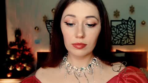 Snapshot of missbeverlymills chatting on 12-25-24, 11:22 The divine Beverly online show from 12-25-24, 11:22