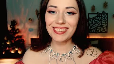 Snapshot of missbeverlymills chatting on 12-25-24, 08:17 The divine Beverly online show from 12-25-24, 08:17