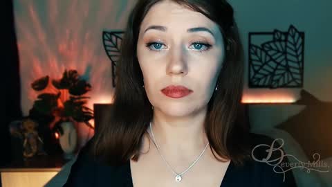 Snapshot of missbeverlymills chatting on 01-25-25, 06:46 The divine Beverly online show from 01-25-25, 06:46