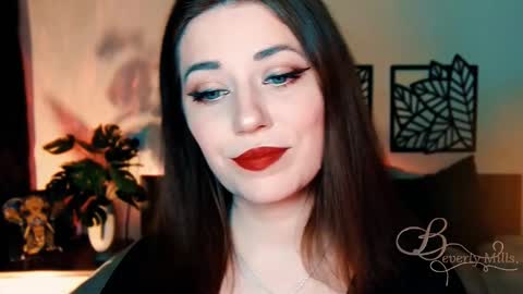 Snapshot of missbeverlymills chatting on 03-06-25, 02:40 The divine Beverly online show from 03-06-25, 02:40