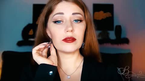 Snapshot of missbeverlymills chatting on 09-10-25, 07:14 The divine Beverly online show from 09-10-25, 07:14