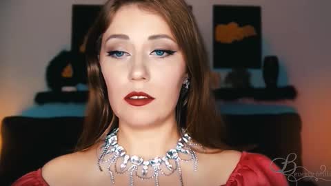 Snapshot of missbeverlymills chatting on 09-12-25, 06:41 The divine Beverly online show from 09-12-25, 06:41