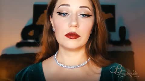 Snapshot of missbeverlymills chatting on 09-18-25, 08:11 The divine Beverly online show from 09-18-25, 08:11