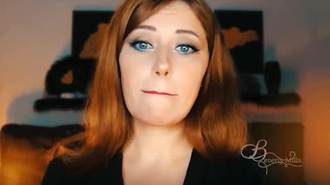 Snapshot of missbeverlymills chatting on 09-25-25, 08:01 The divine Beverly online show from 09-25-25, 08:01