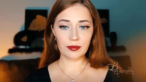 Snapshot of missbeverlymills chatting on 09-29-25, 12:05 The divine Beverly online show from 09-29-25, 12:05