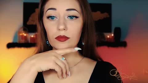 Snapshot of missbeverlymills chatting on 11-06-25, 03:18 The divine Beverly online show from 11-06-25, 03:18