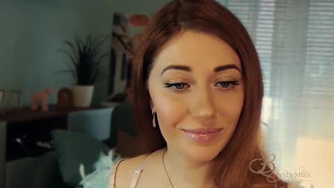 Snapshot of missbeverlymills chatting on 01-09-26, 01:14 The divine Beverly online show from 01-09-26, 01:14