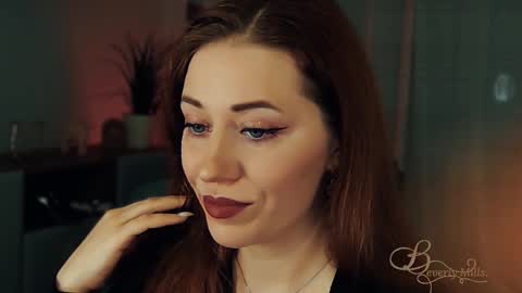 Snapshot of missbeverlymills chatting on 01-11-26, 05:34 The divine Beverly online show from 01-11-26, 05:34