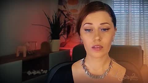 Snapshot of missbeverlymills chatting on 03-03-26, 12:55 The divine Beverly online show from 03-03-26, 12:55