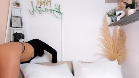 Sara Vanegas online show from 06-20-26, 12:08