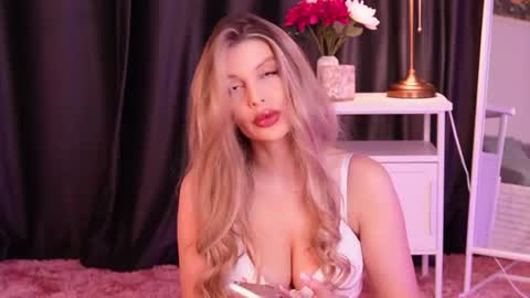 Snapshot of missclairee chatting on 07-23-26, 07:34 Claire online show from 07-23-26, 07:34