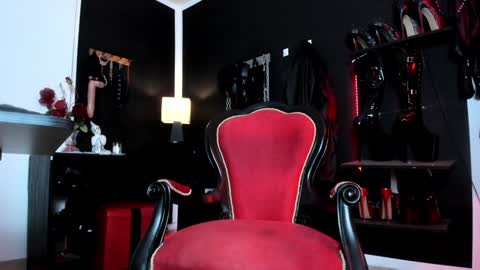 Snapshot of missdarklady chatting on 01-31-25, 01:43 Missdarklady online show from 01-31-25, 01:43