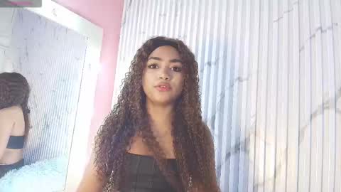 Snapshot of missdionne__curly chatting on 09-26-25, 11:25 DIONNE online show from 09-26-25, 11:25