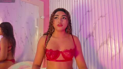 Snapshot of missdionne__curly chatting on 10-17-25, 11:35 DIONNE online show from 10-17-25, 11:35