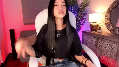 Snapshot of missfrancia_ chatting on 12-02-25, 02:01 Amelia Leon online show from 12-02-25, 02:01