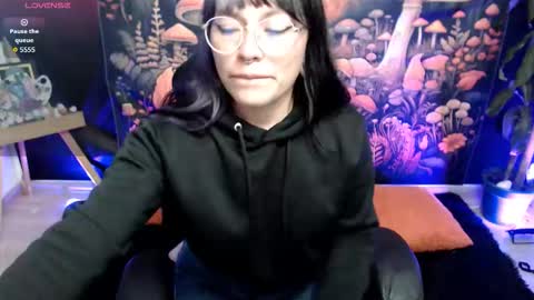 Luna online show from 11-04-25, 01:16