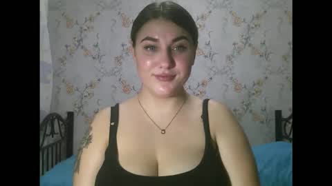 Snapshot of misskiss878 chatting on 11-13-25, 02:43 Lisa online show from 11-13-25, 02:43