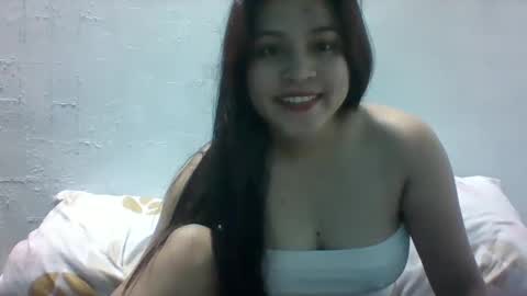 Snapshot of misskitty2xxx chatting on 12-06-24, 05:44 Merry online show from 12-06-24, 05:44