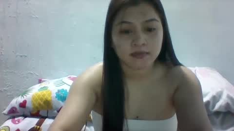 Snapshot of misskitty2xxx chatting on 12-19-24, 08:34 Merry online show from 12-19-24, 08:34