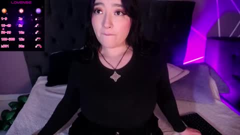 Snapshot of missloise chatting on 03-08-25, 12:41 Miss Loise online show from 03-08-25, 12:41