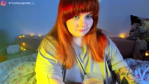 Snapshot of missmayaqueen chatting on 11-17-25, 11:27 Maya online show from 11-17-25, 11:27