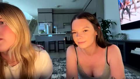 MissMia online show from 05-21-26, 03:52