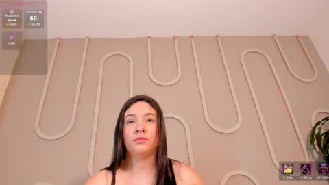 Mia  online show from 06-17-26, 11:45