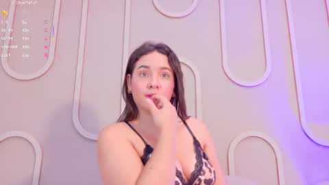 Mia  online show from 07-25-26, 12:36