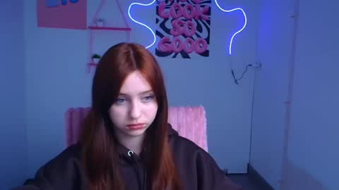 Snapshot of missmiamiss chatting on 11-23-25, 12:38 Mia online show from 11-23-25, 12:38