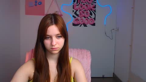 Snapshot of missmiamiss chatting on 12-18-25, 06:47 Mia online show from 12-18-25, 06:47