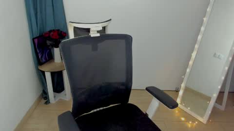Snapshot of missmiamiss chatting on 05-07-26, 01:05 Mia online show from 05-07-26, 01:05