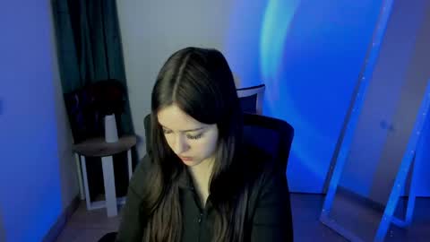 Snapshot of missmiamiss chatting on 05-11-26, 04:04 Mia online show from 05-11-26, 04:04