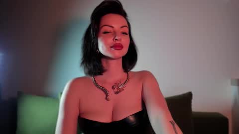   online show from 10-10-25, 02:38