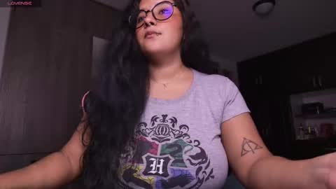 Snapshot of missmoonn chatting on 11-12-25, 11:36 MissMoon online show from 11-12-25, 11:36