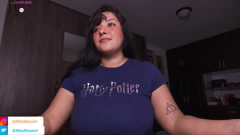 Snapshot of missmoonn chatting on 11-13-25, 08:19 MissMoon online show from 11-13-25, 08:19