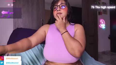Snapshot of missmoonn chatting on 11-15-25, 09:54 MissMoon online show from 11-15-25, 09:54