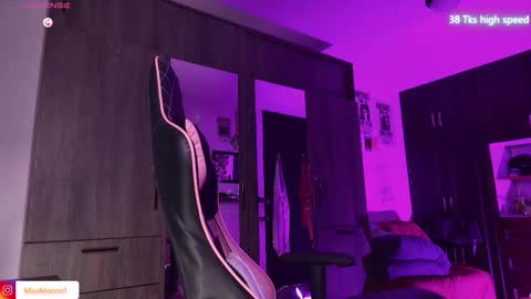 Snapshot of missmoonn chatting on 02-07-26, 05:16 MissMoon online show from 02-07-26, 05:16